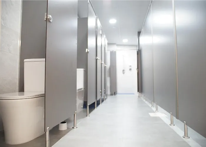 بيت شباب Aiora *