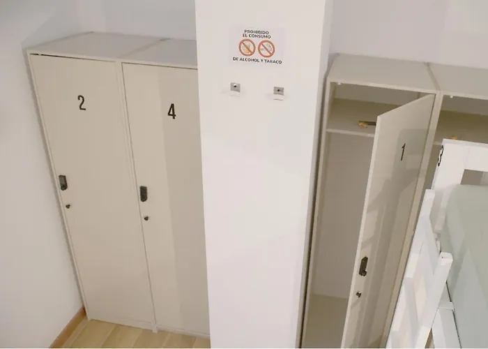 بيت شباب Aiora